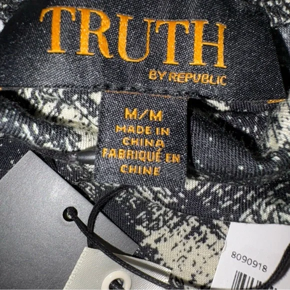 Truth Black and White Fitted Mock Neck Graphic Long Sleeve Top w/ Viscose - Picture 3 of 5